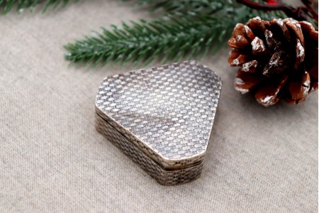  Caixa de comprimidos de formato triangular